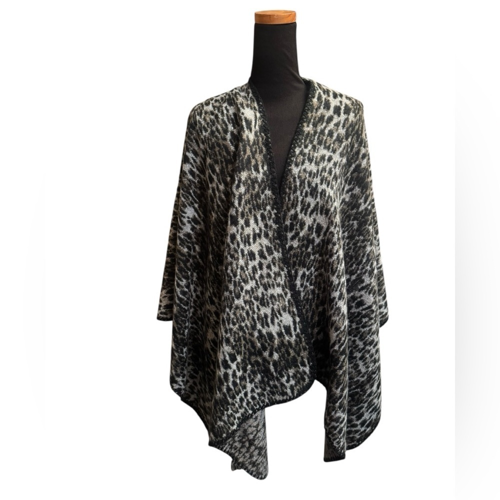 ANNE KLEIN OS Leopard Print Cozy Shawl Wrap Sweater Belted Gray Black EUC - Picture 3 of 14